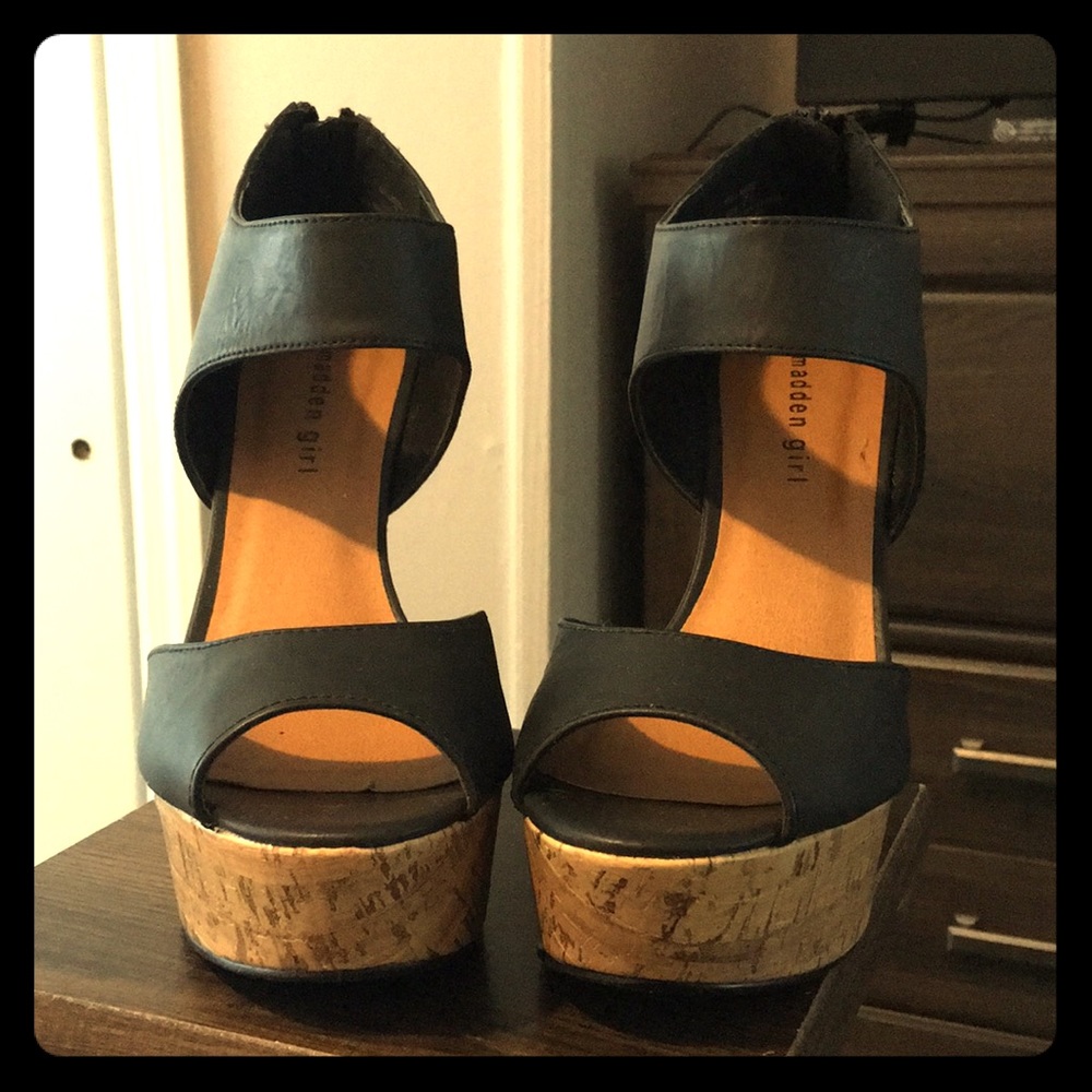 PRICE⬇️‼️Madden Girl Platform Wedges Size 7.5